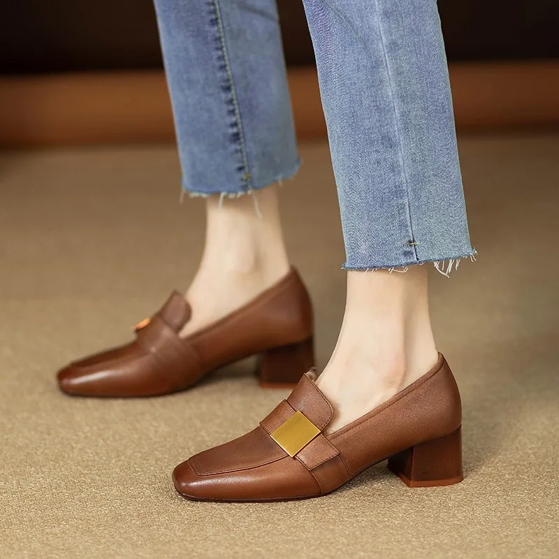 أحذية نسائية عصرية مصنوعة من ا - مراجعة Jeans وسعره