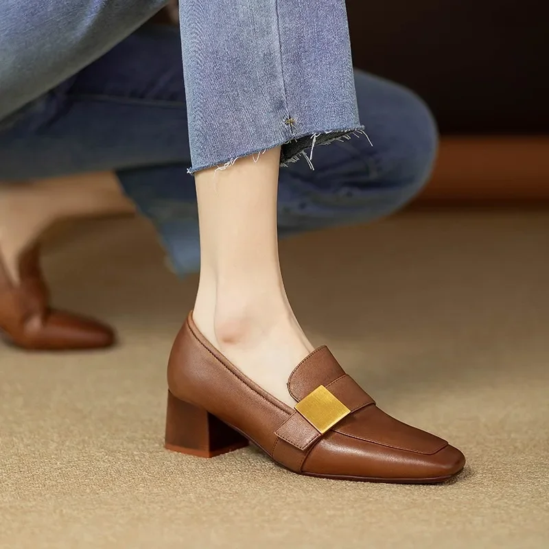 أحذية نسائية عصرية مصنوعة من ا - مراجعة Jeans وسعره